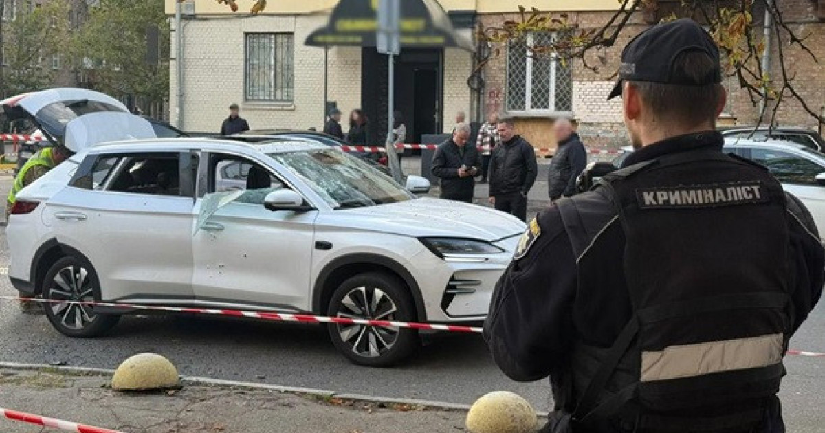 Центр Києва: електромобіль вибухнув, свідки шоковані.