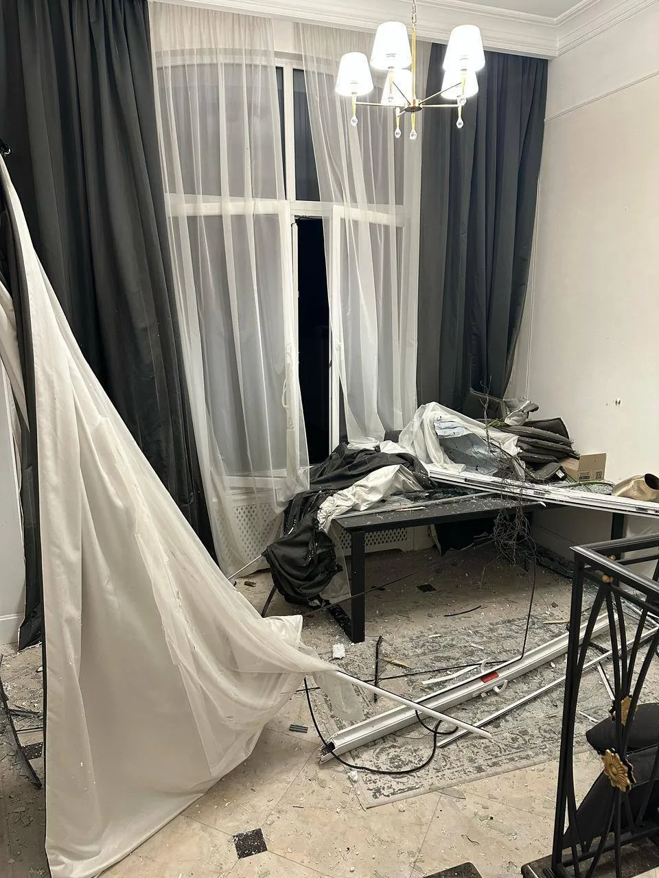 Війська РФ вдарили по Київщині: пошкоджено приватні будинки, постраждали двоє людей. Фото